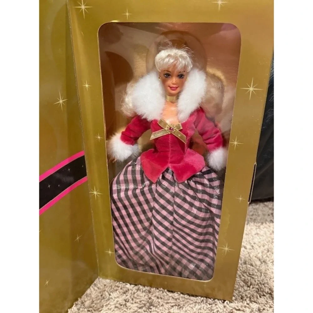 Avon Exclusive Winter Rhapsody Barbie Special‎ Edition Blonde